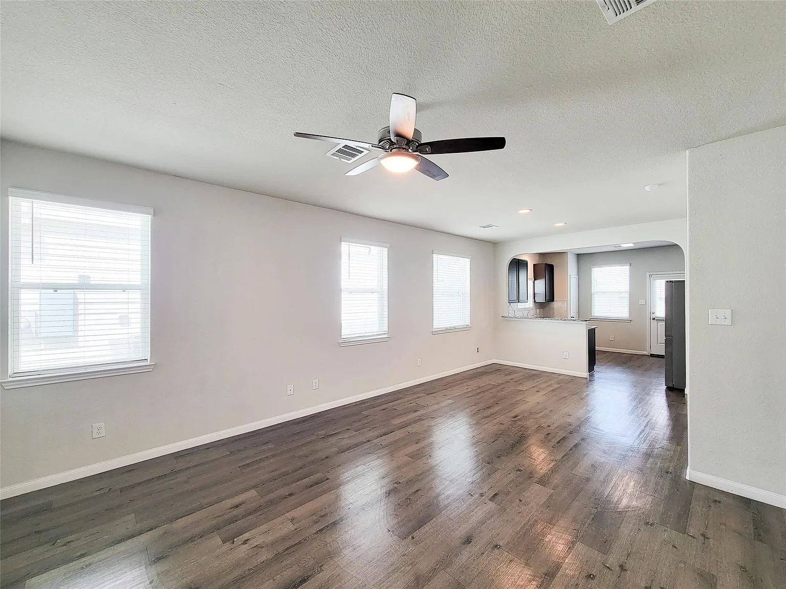 4 bed, 2.5 bath, 2114 sqft, $2,150 — Photo 3