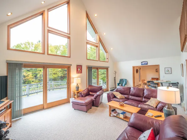 12 Tom's Cabin Road, Dover, VT 05356