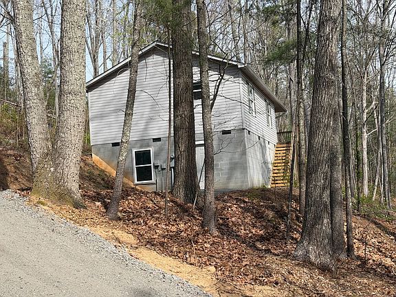 3rd image of 64 Avondale Heights Rd