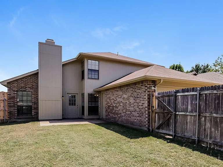 423 Barton Dr — Photo 17