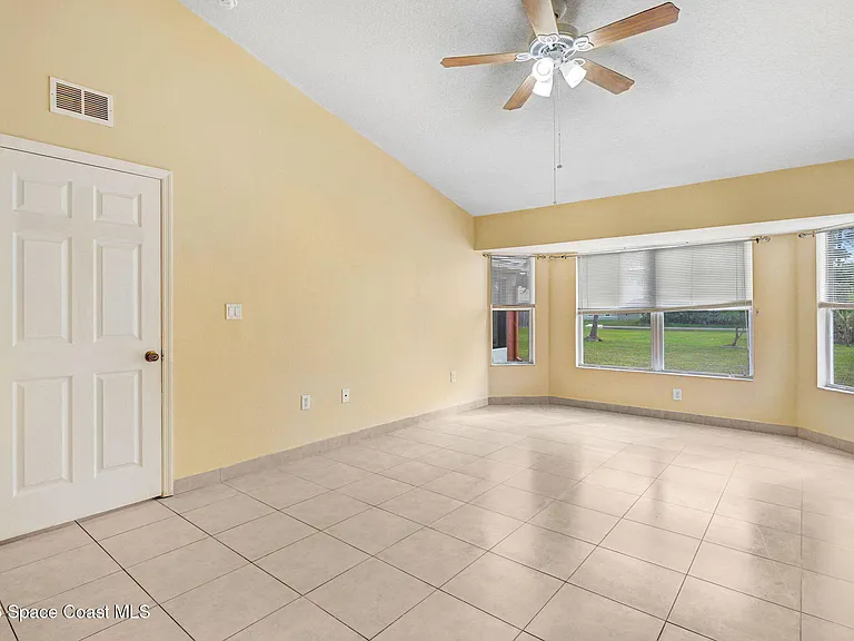 1416 Martinez St SE — Photo 16