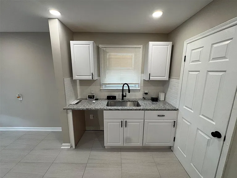 13614 Montrose St — Photo 10
