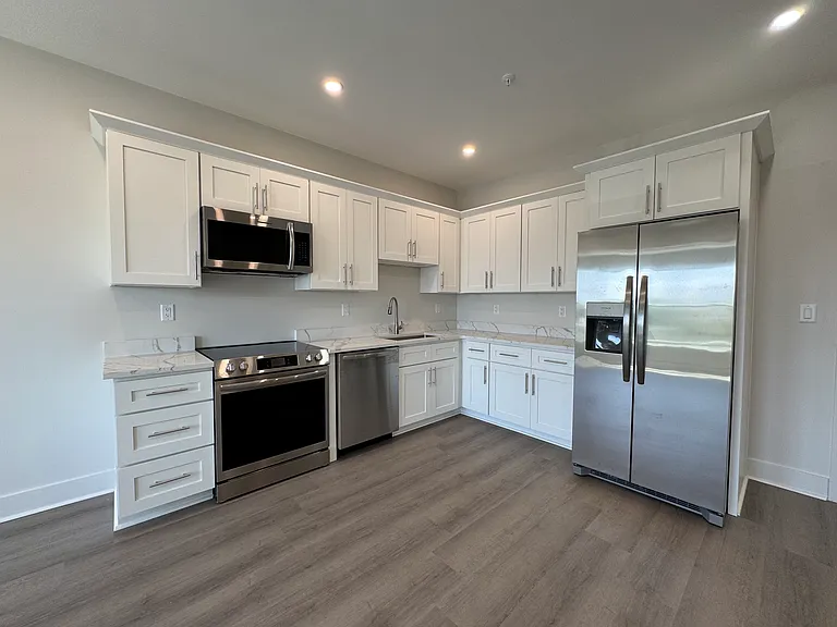 386 Atwells Ave #1A — Photo 2