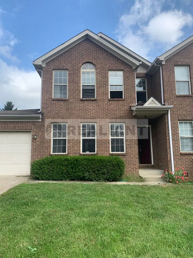 3 bed, 2.5 bath, 1438 sqft, $1,695 — Photo 1