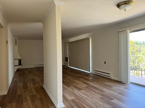 Entry to dining and living rooms