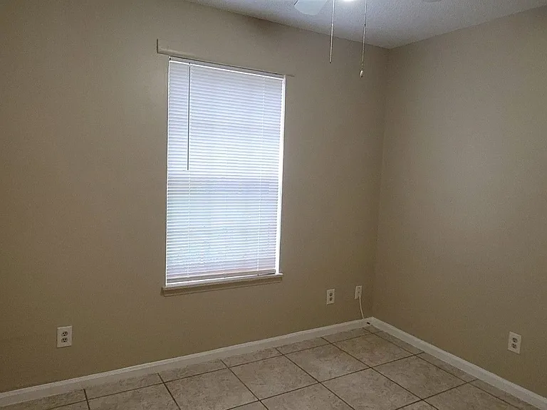 8812 Pembroke Ct N — Photo 13