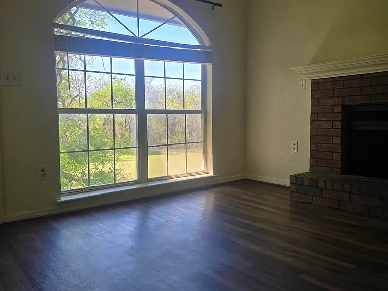 11525 N Meridian Ave #204 — Photo 4