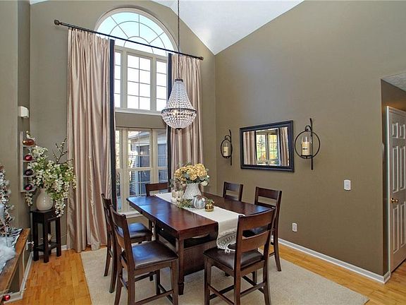 5th image of 338 Nicole Ln