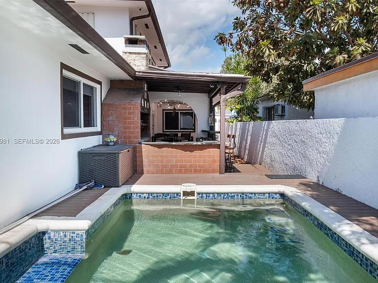 2430 SW 22nd Ter — Photo 47