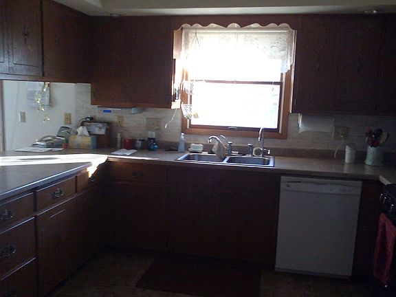 4th image of 303 9th St W