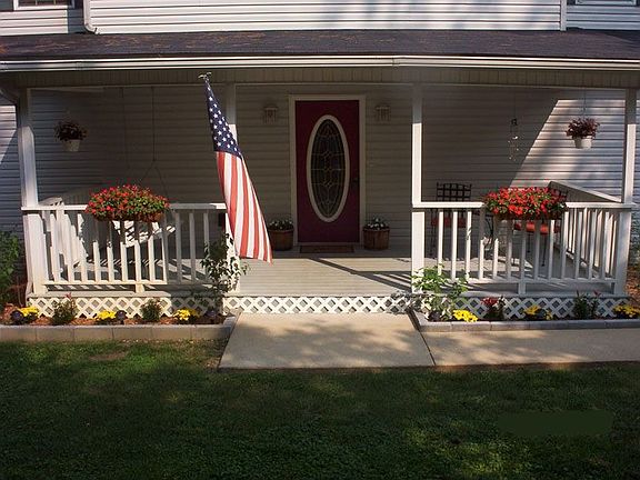 Entryway with Landscaping
