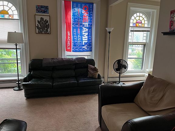 3rd image of 301 Linwood Ave APT 2