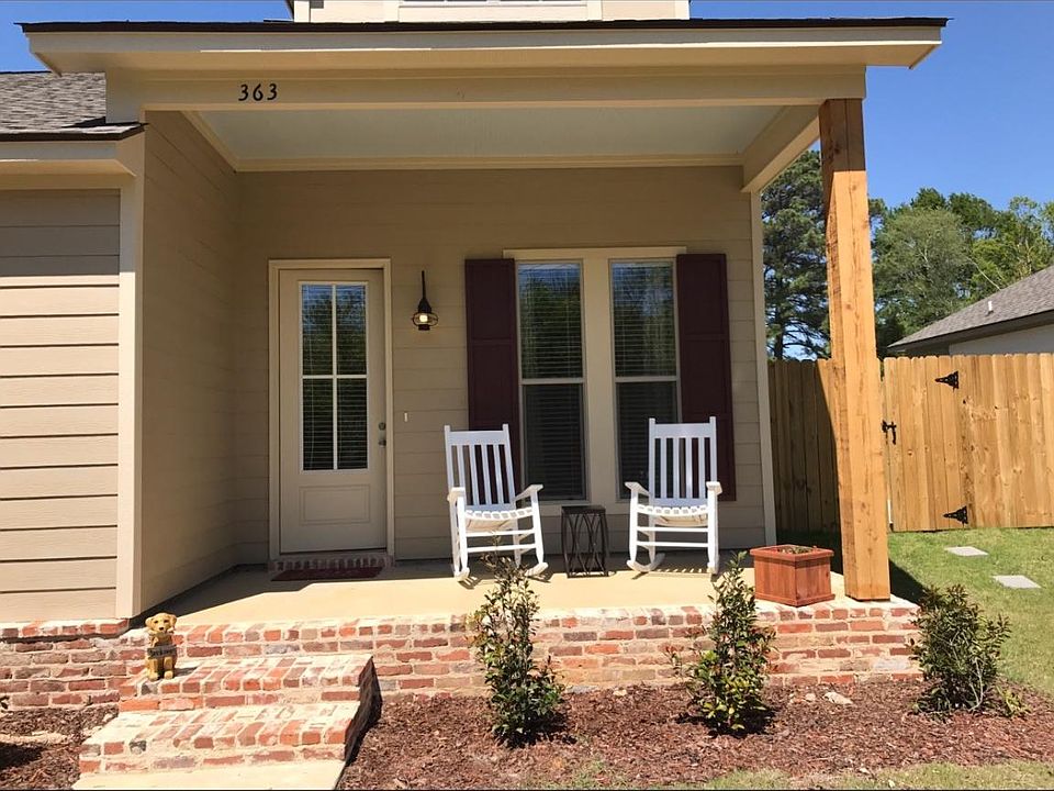 Front of house that faces Garrard Road!