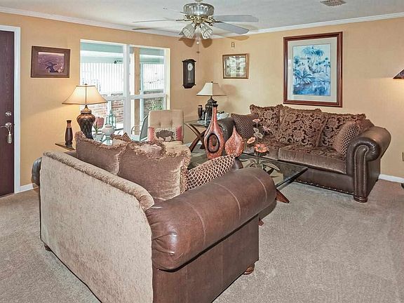 4th image of 260 River Dr E