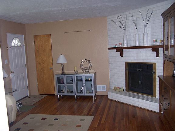 3rd image of 1015 Moose Dr