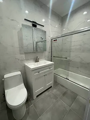 Rented by NYC LUXURY APT RENTALS CO LLC | media 5