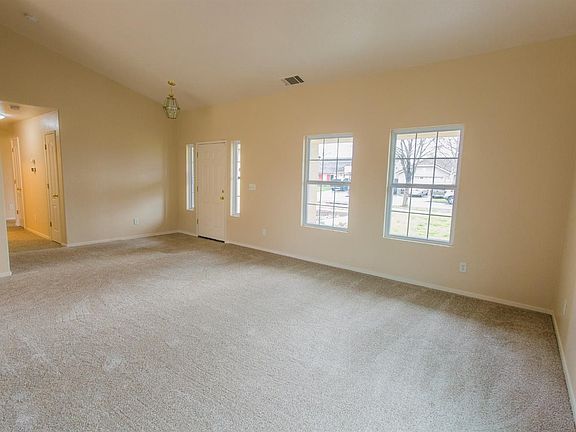 5th image of 723 Covington Ct