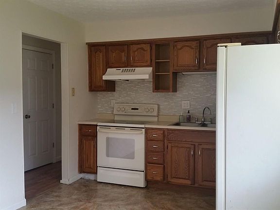 3rd image of 5785 Lake Manor Dr