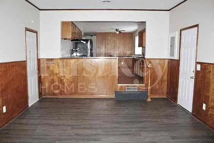 5750 Wallingwood Dr — Photo 4