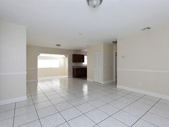 3rd image of 340 NW 193rd St