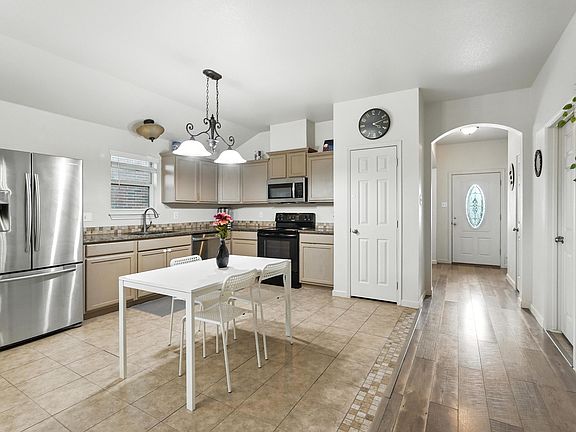 5th image of 3206 Kingsbrook Dr