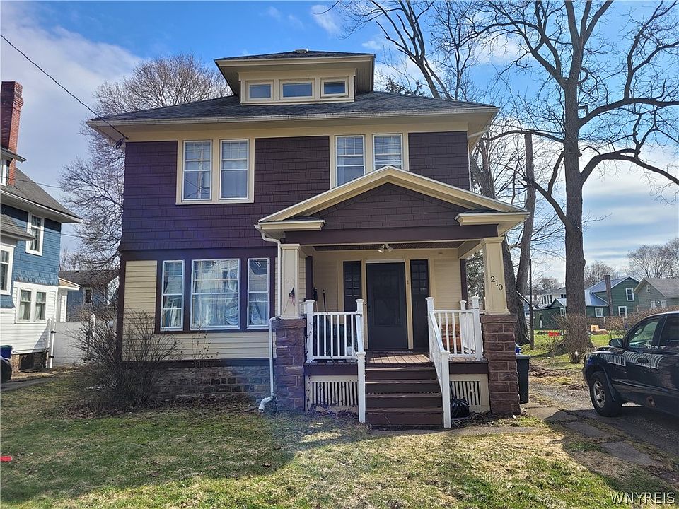 1st image of 210 E Oak Orchard St