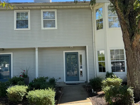 134 Wellington Ct, Manalapan, NJ 07726