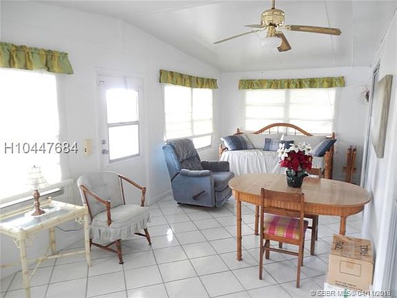 5th image of 2952 W Marina Dr