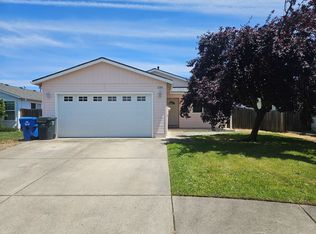 8384 Forest Grove Rd, White City, OR 97503