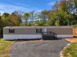 138 Mercury Ln, Jacksboro, TN 37757