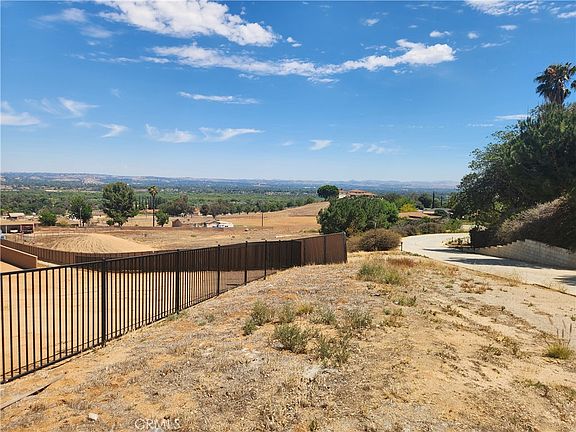 5th image of 6786 Limonite Ave