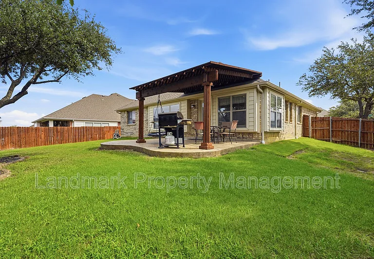 1218 Inglewood Dr — Photo 28