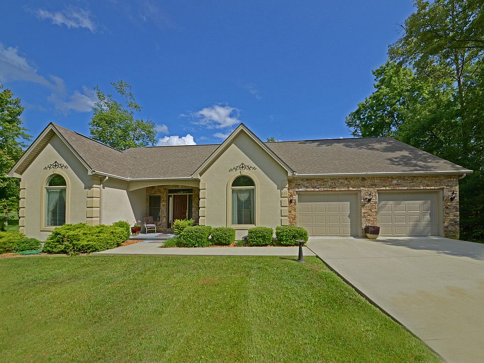 1st image of 233 Forest Hill Dr