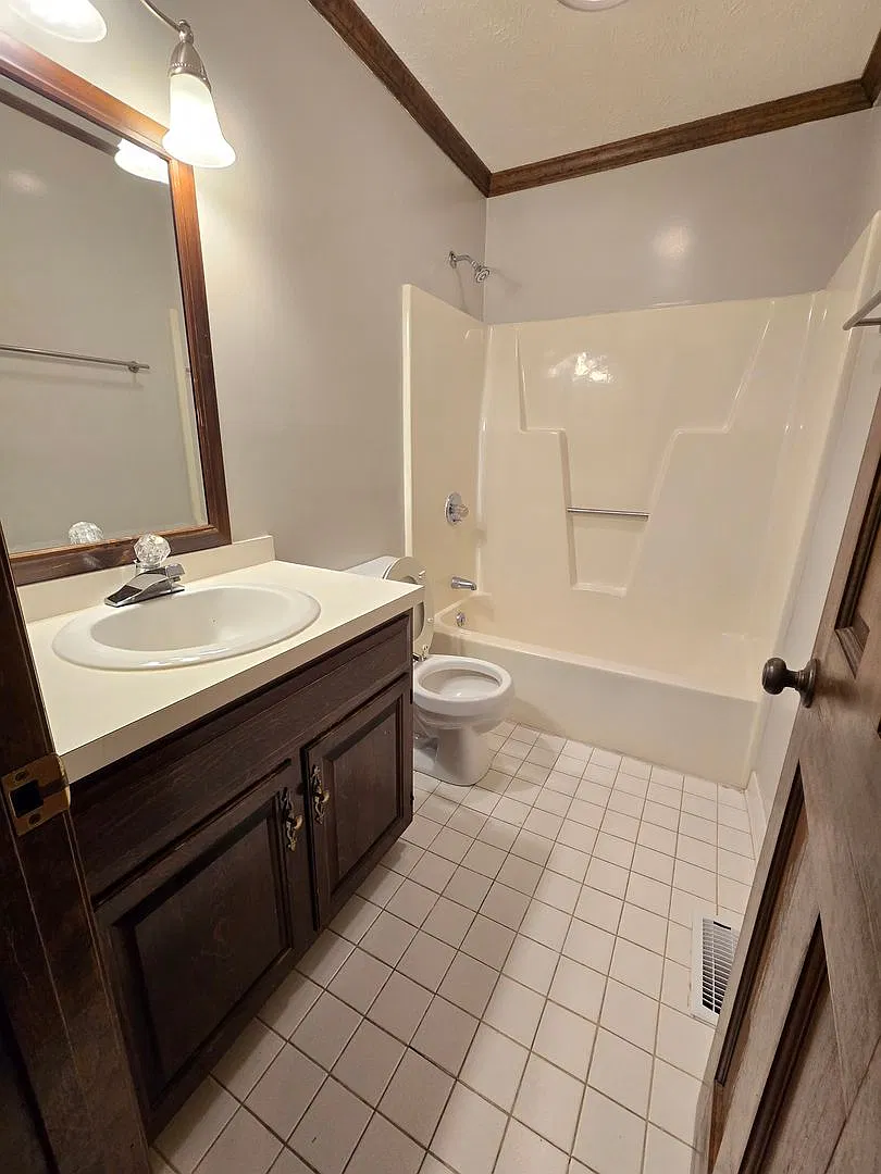 Spacious Townhouse for Rent! — Photo 4