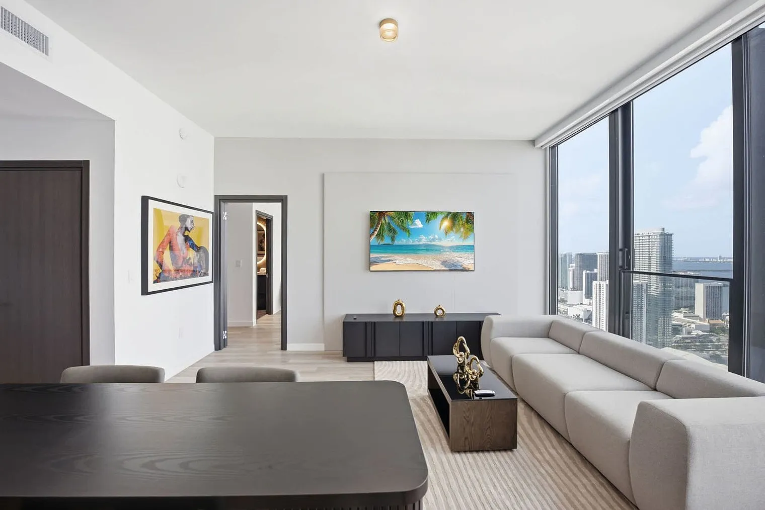 1 bed, 1.0 bath, 893 sqft, $6,230 — Photo 2