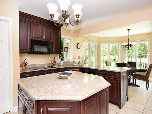 3rd image of 1591 Fairway Cir