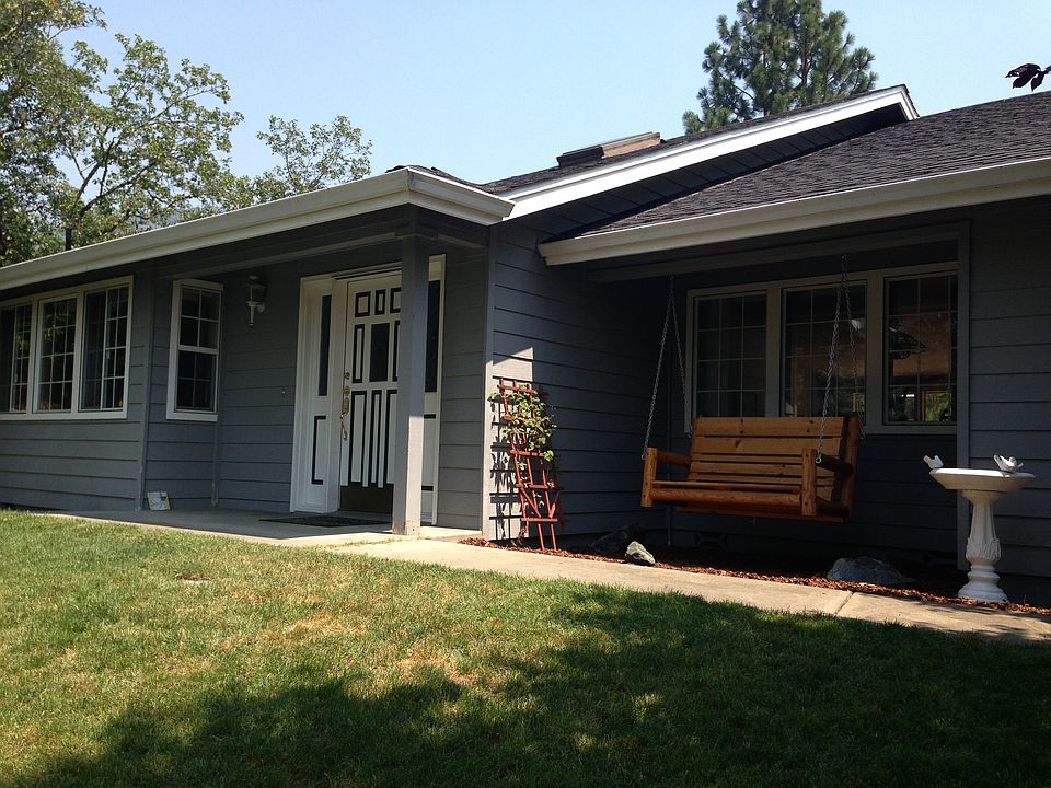 Front Yard/Swing