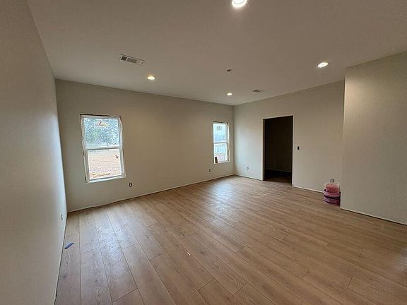5th image of 74 Below St
