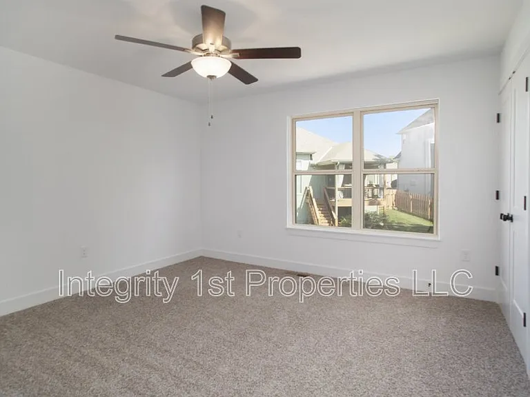8831 N Helena Ave — Photo 11
