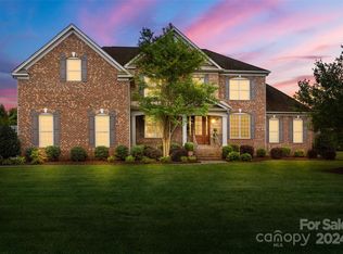 10004 White Dogwood Ln, Waxhaw, NC 28173