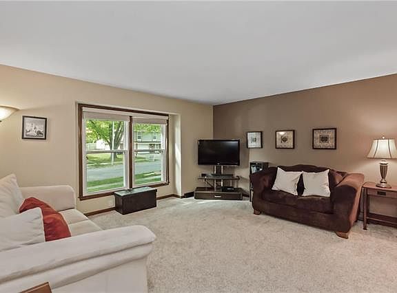 3rd image of 1107 Dunwich Dr