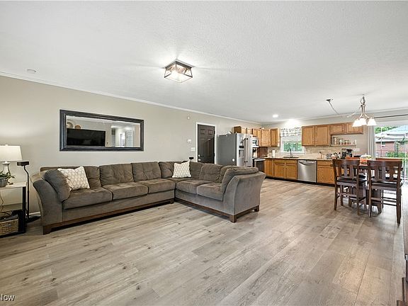 4th image of 46412 Dogwood Cir