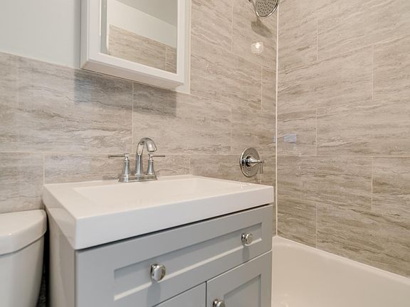 4th image of 257 Essex St #1