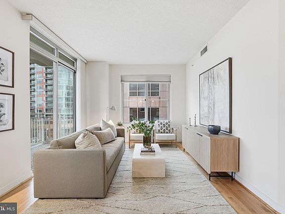 5th image of 820 N Pollard St APT 504
