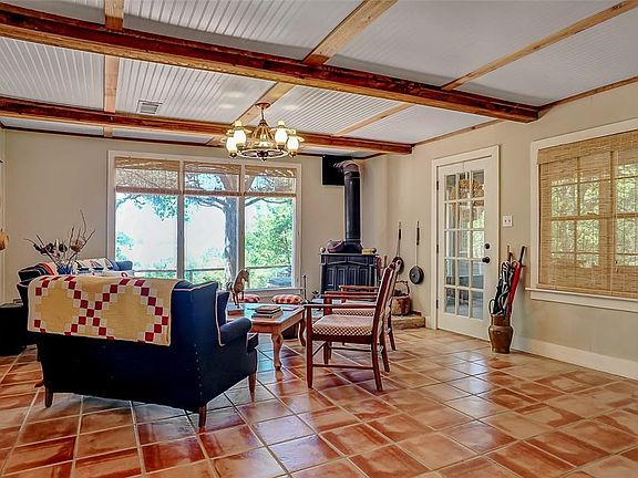 3rd image of 173 Courtney Cir
