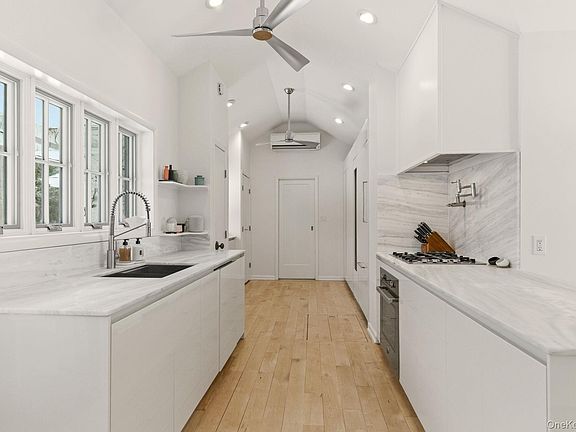 4th image of 80 Hollow Road