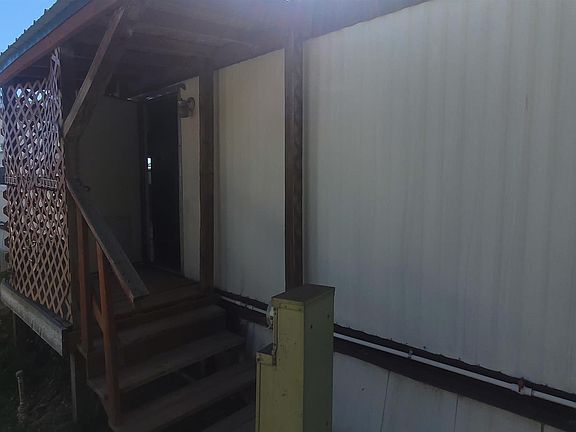 3rd image of 2205 E Linden St Trailer 15