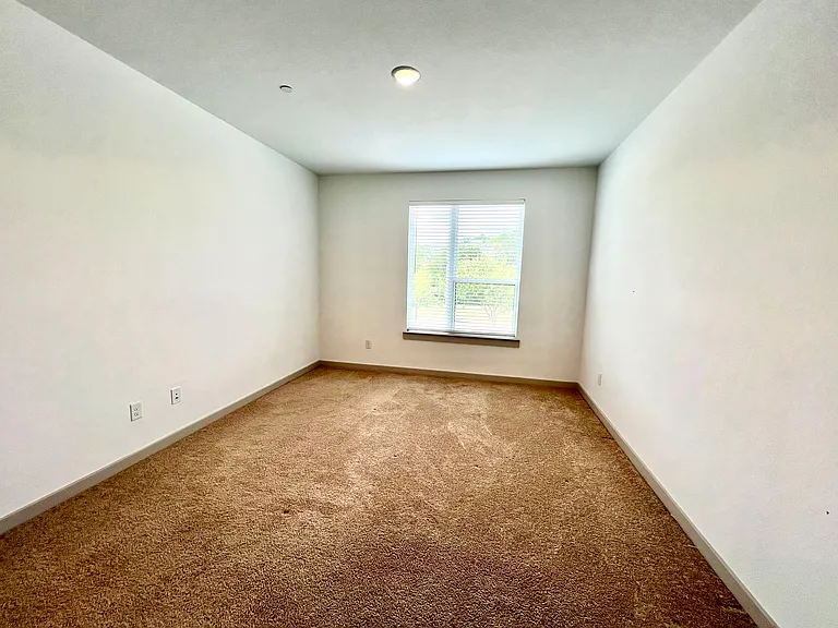 1755 Montgomery Dr — Photo 15