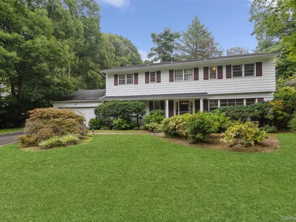 5 Hemlock Drive, East Hills, NY 11576