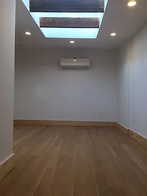 Rented by Nooklyn NYC LLC | media 71